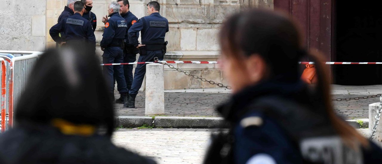 000_327X7VC (1) 000_327X7VC (1)